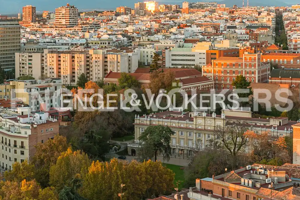 Außenansicht von Wohnung zur Miete in Madrid mit Klimaanlage, Heizung und Terrasse