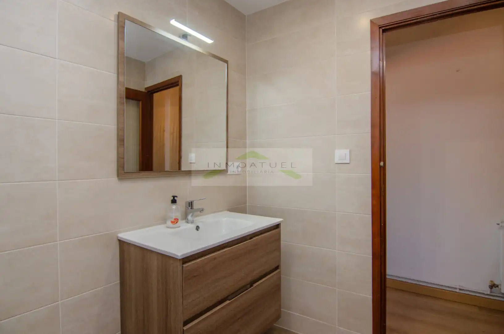 Badezimmer von Wohnung zur Miete in A Coruña Capital  mit Heizung, Parkett und Terrasse