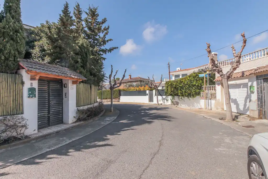 Vista exterior de Casa o xalet en venda en Cambrils amb Aire condicionat, Calefacció i Jardí privat