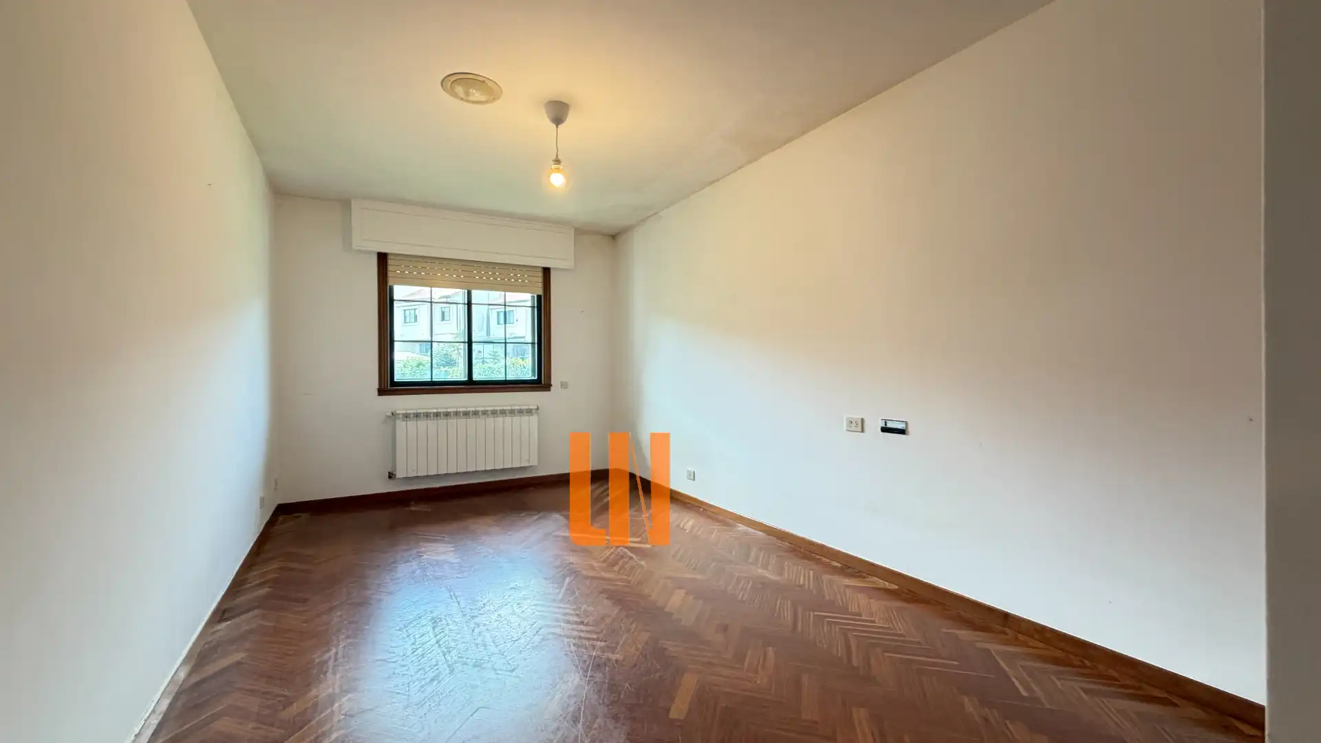 Casa adosada en venta en Oleiros con Calefacción, Jardín privado y Parquet