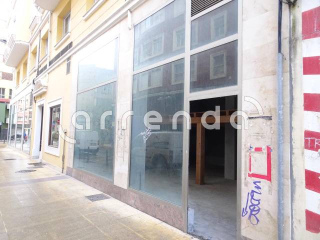 Local comercial en Alquiler en Lasaga Larreta en El Parque - Zapatón