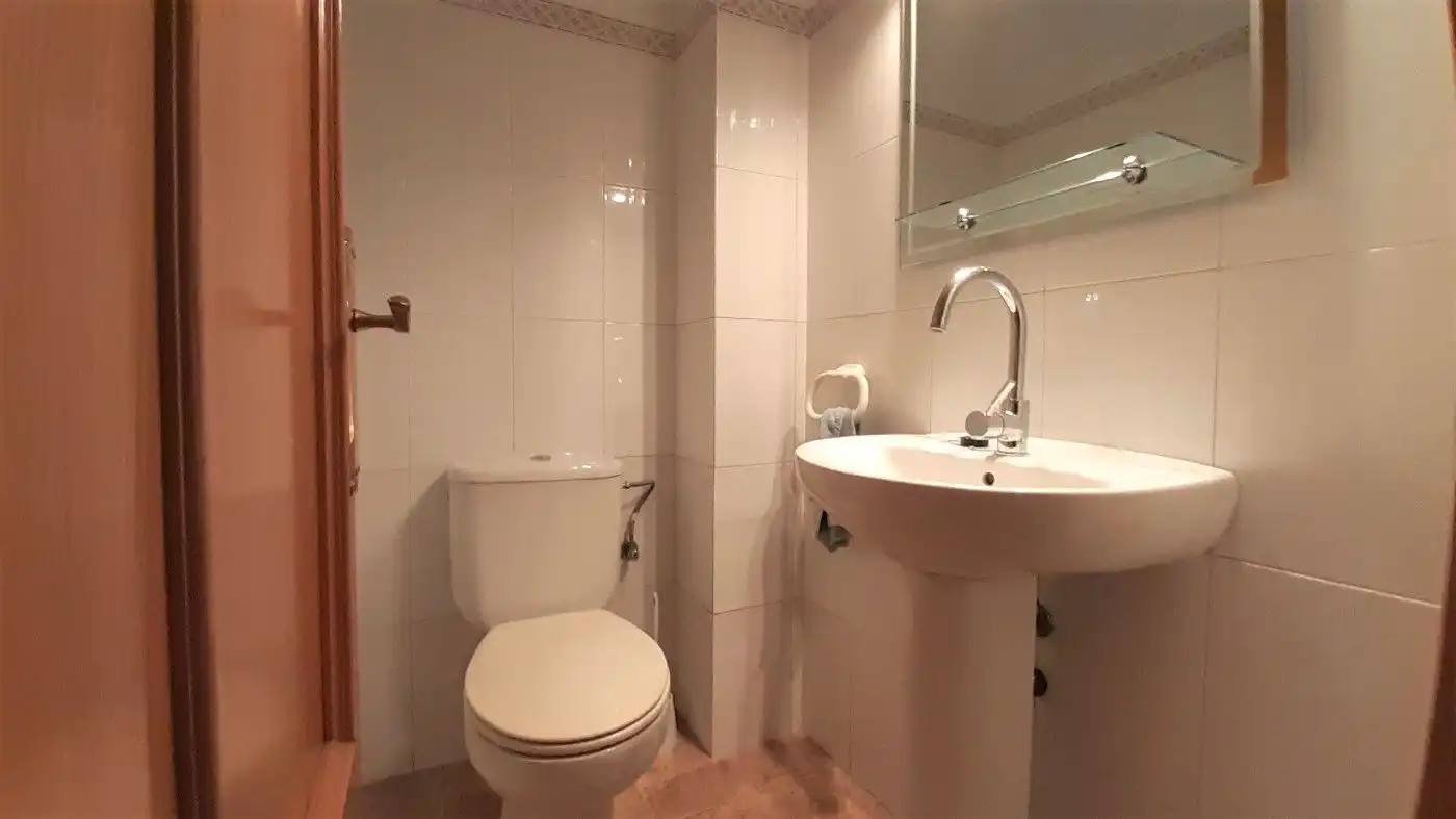 Badezimmer von Einfamilien-Reihenhaus zum Verkauf in Moià mit Heizung, Terrasse und Abstellraum