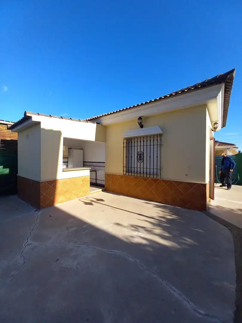 Vista exterior de Casa o xalet en venda en Córdoba amb Jardí privat, Terrassa i Moblat