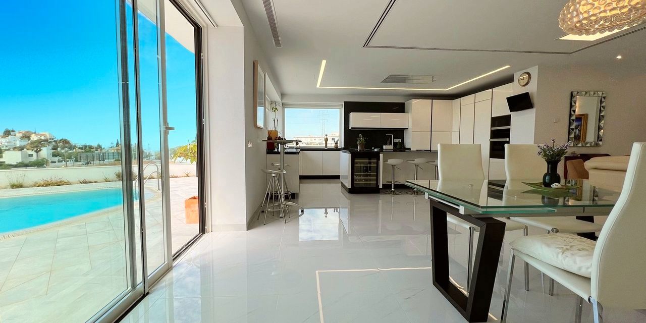 Cuina de Casa o xalet en venda en Málaga Capital amb Aire condicionat, Calefacció i Jardí privat