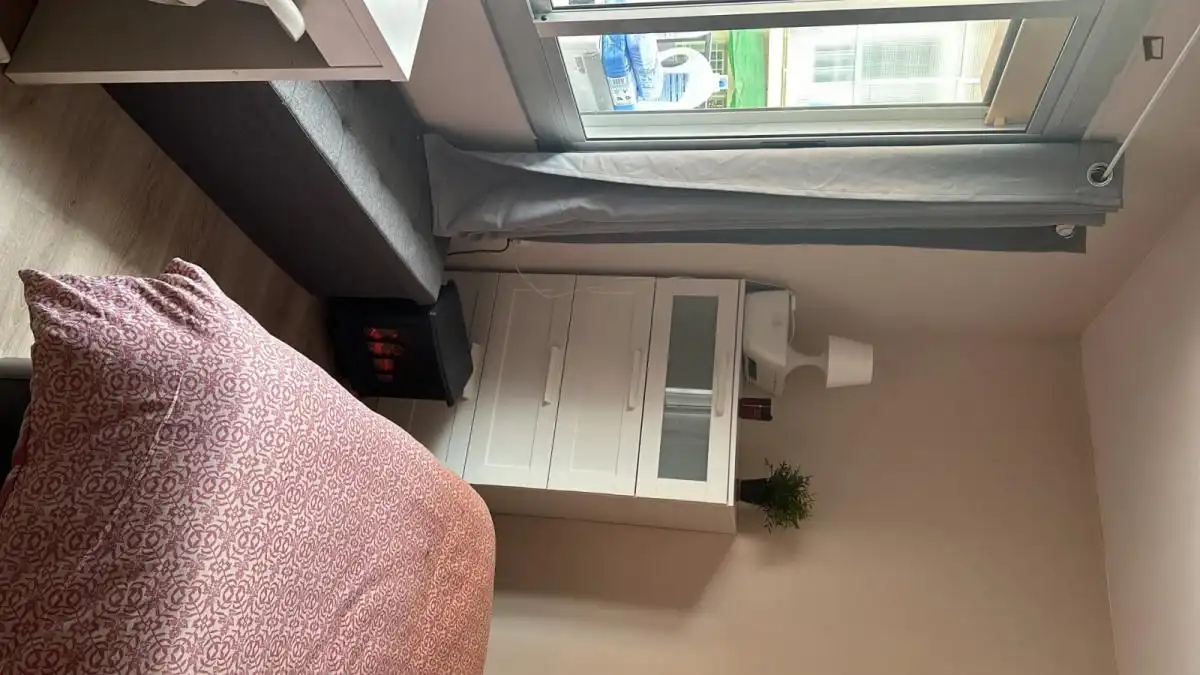 Habitación de Apartamento para compartir en L'Hospitalet de Llobregat con Calefacción, Amueblado y Horno