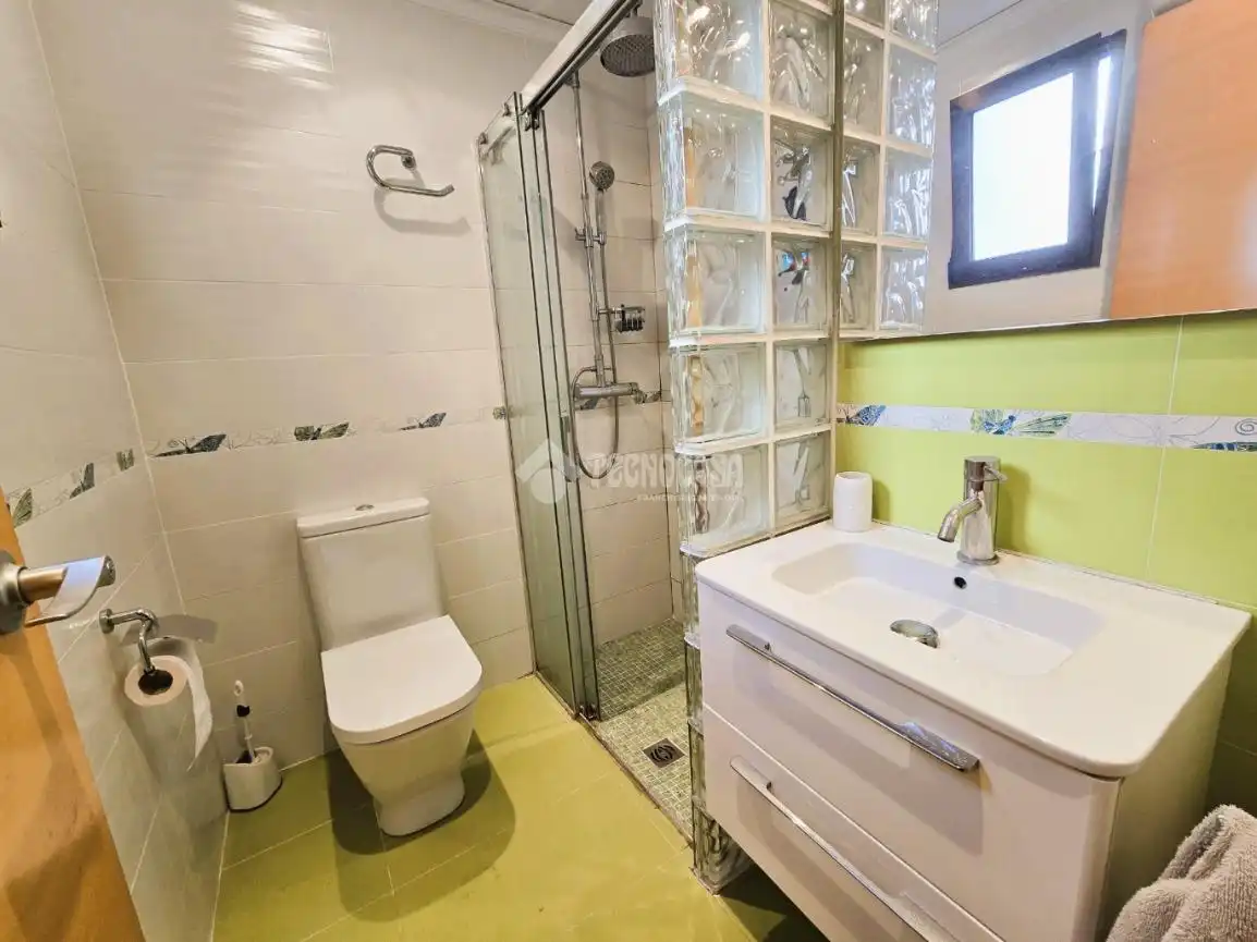 Baño de Piso en venta en Valencia con Aire acondicionado y Balcón