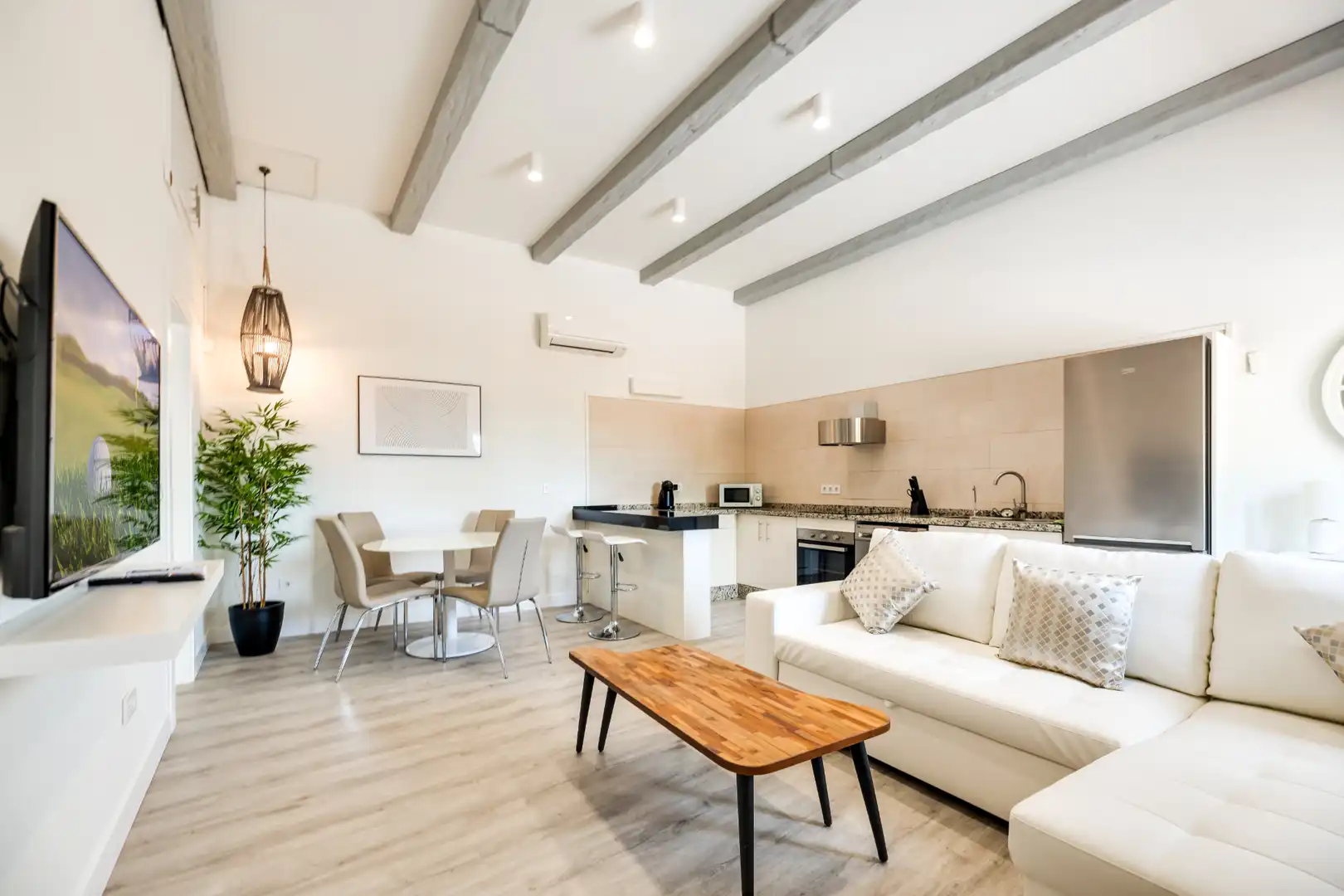 Sala d'estar de Apartament de lloguer en Málaga amb Aire condicionat, Calefacció i Parquet