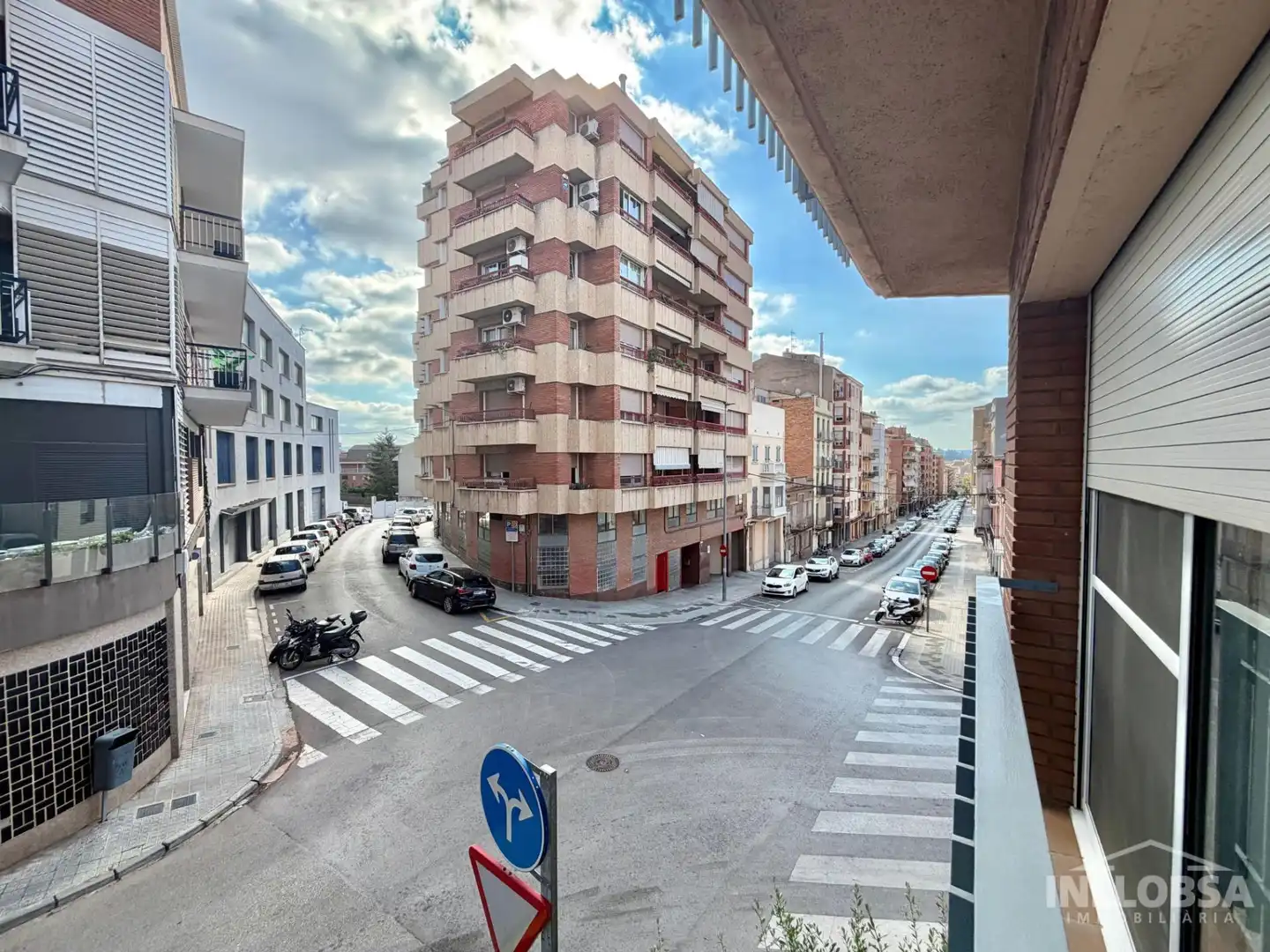 Vista exterior de Pis en venda en Manresa amb Calefacció, Parquet i Terrassa