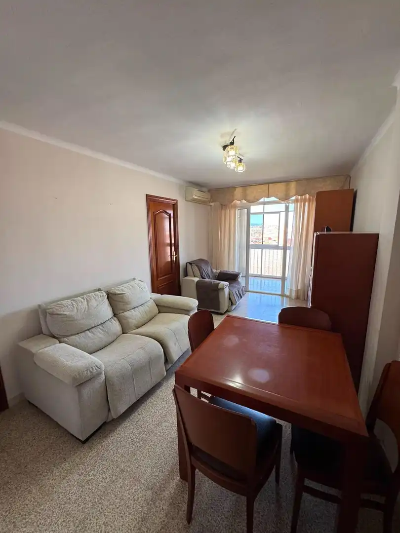 Sala de estar de Piso en venta en Cornellà de Llobregat con Aire acondicionado, Calefacción y Balcón