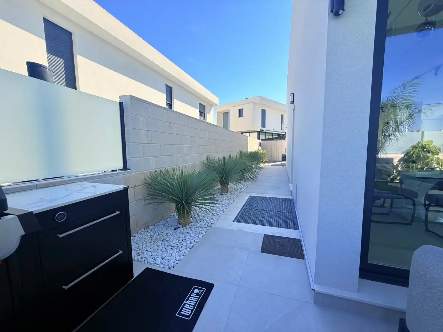Vista exterior de Casa o xalet en venda en Santa Pola amb Aire condicionat, Jardí privat i Terrassa