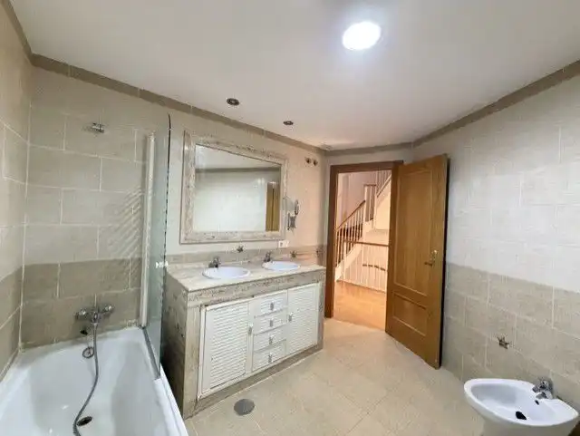 Baño de Casa adosada en venta en Badajoz con Terraza, Trastero y Balcón