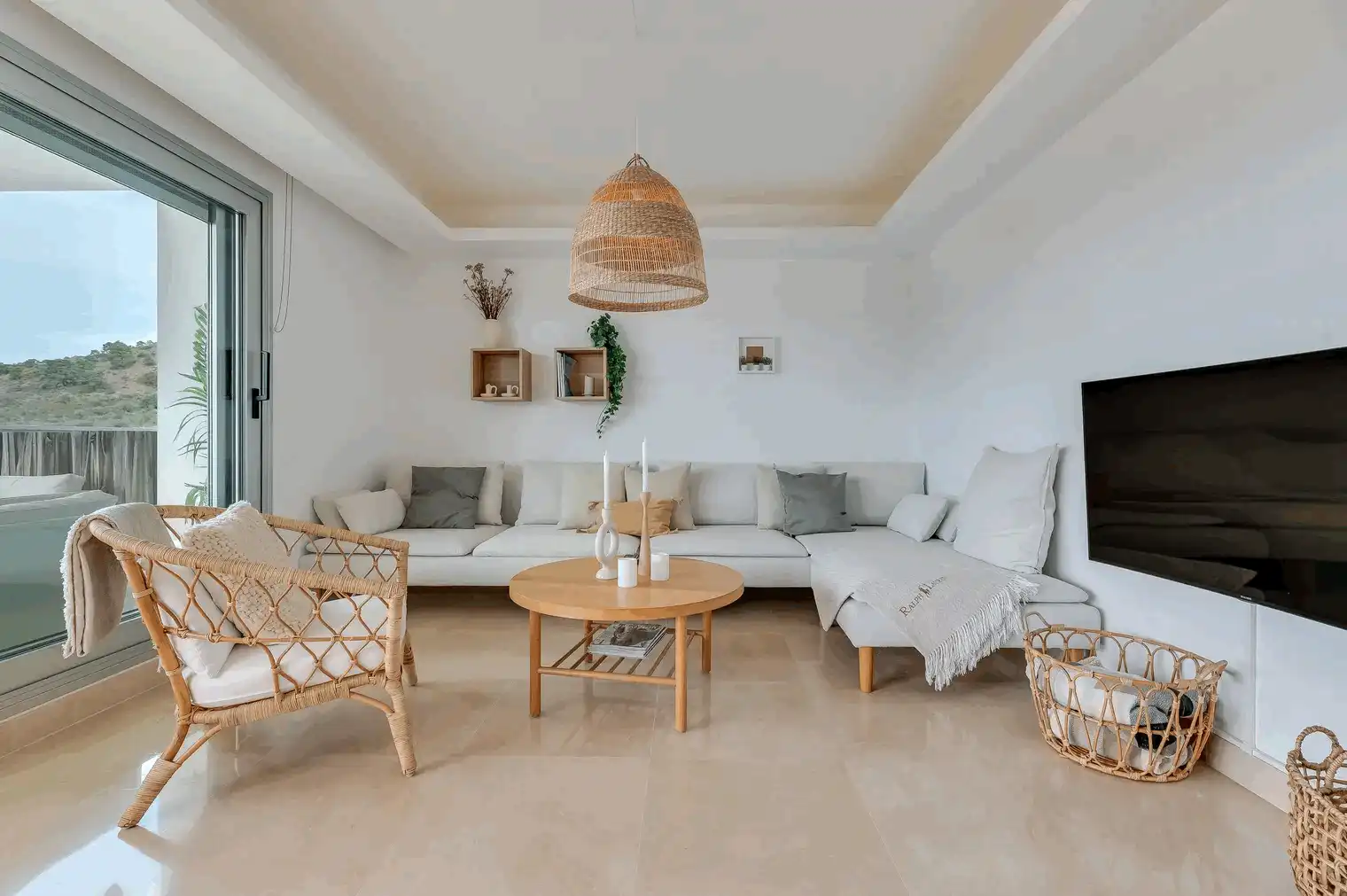 Sala de estar de Planta baja en venta en Benahavís con Aire acondicionado, Terraza y Trastero