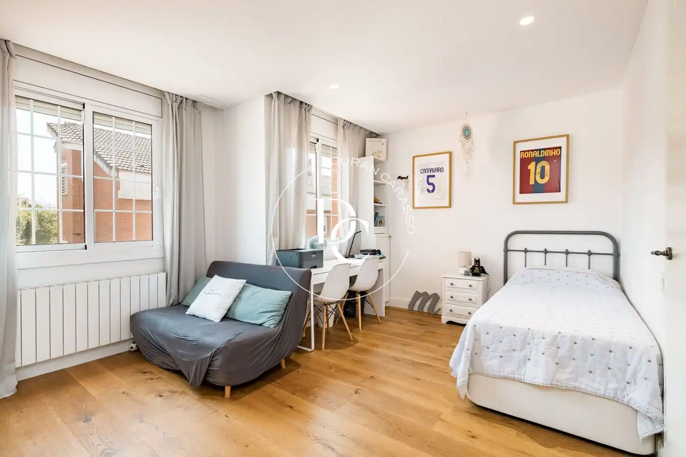 Habitación de Casa o chalet en venta en Sant Joan Despí con Aire acondicionado, Calefacción y Jardín privado