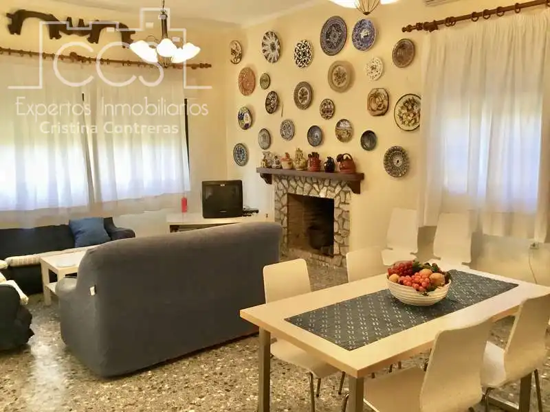 Chalet con piscina en venta en Sanlúcar la Mayor