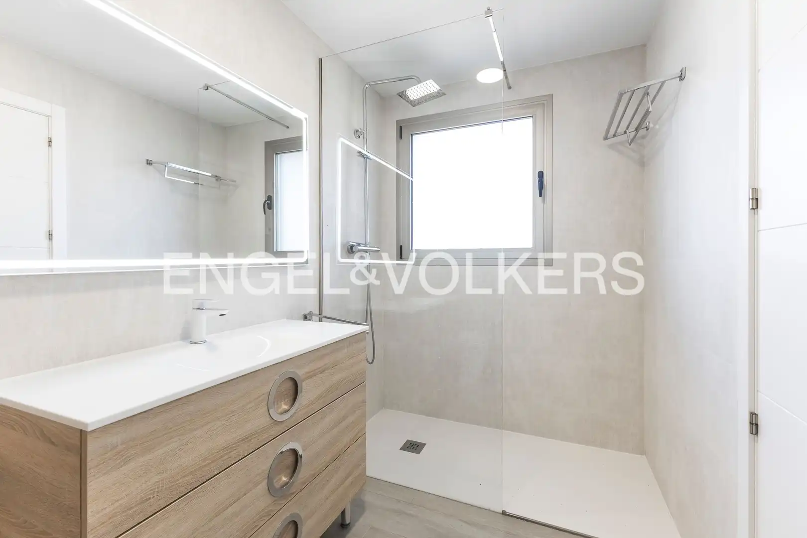 Baño de Casa adosada en venta en Tres Cantos con Aire acondicionado, Calefacción y Jardín privado