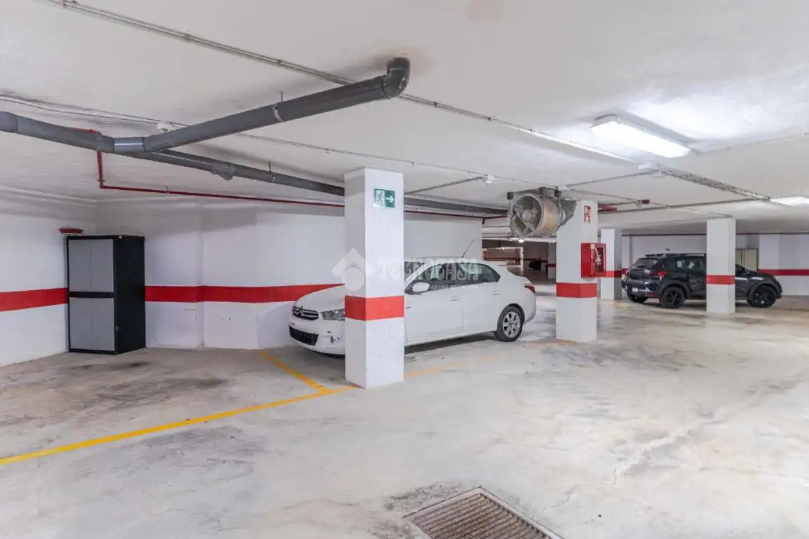 Parking de Piso en venta en La Zubia con Terraza