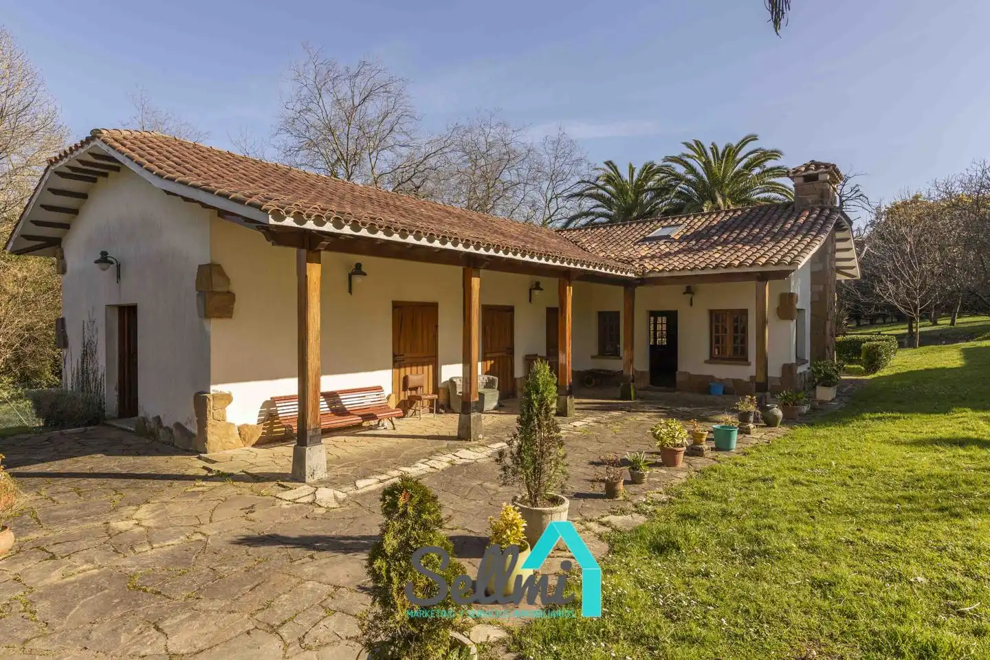 Vista exterior de Casa o xalet en venda en Gijón  amb Aire condicionat, Jardí privat i Parquet