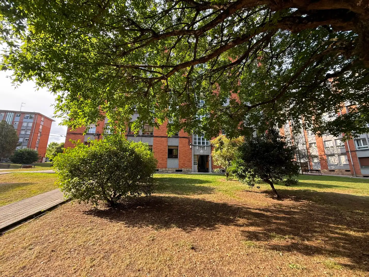 Vista exterior de Pis en venda en Gijón  amb Traster