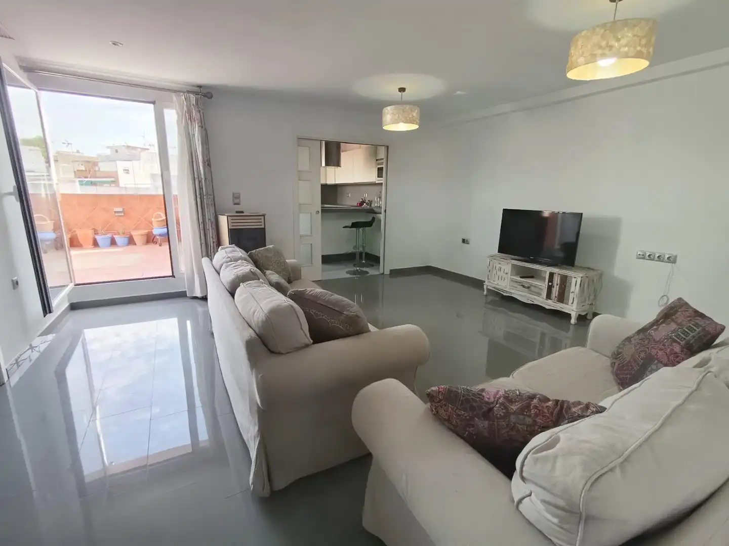 Wohnzimmer von Dachboden zum Verkauf in Levante