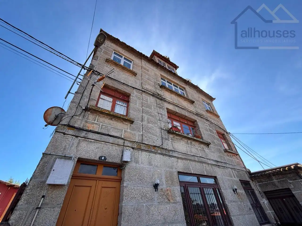 Vista exterior de Casa o xalet en venda en Vigo  amb Calefacció i Jardí privat
