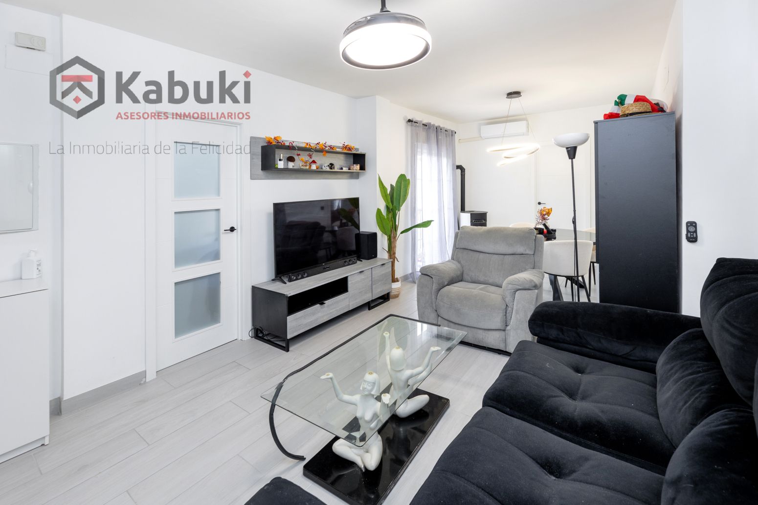 Sala d'estar de Pis en venda en Huétor de Santillán amb Parquet, Terrassa i Moblat