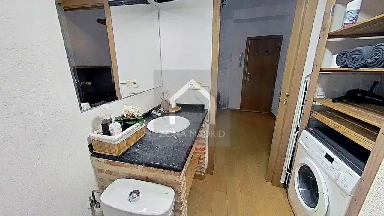 Badezimmer von Erdgeschoss zum Verkauf in Madrid mit Möbliert