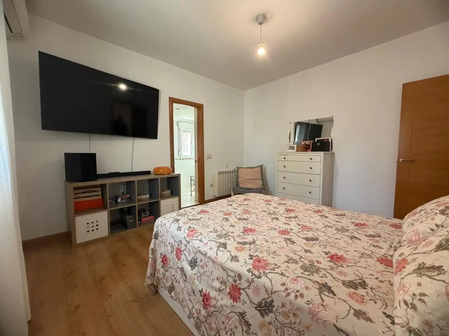 Dormitori de Casa o xalet en venda en Madrid amb Aire condicionat, Calefacció i Jardí privat