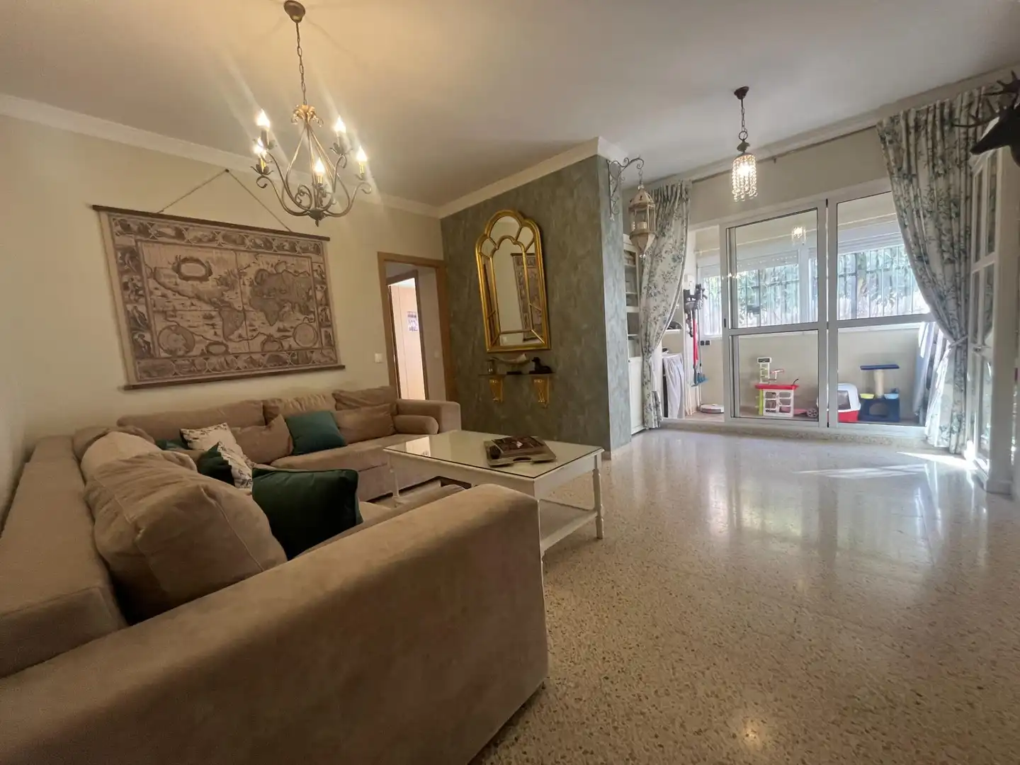Sala d'estar de Planta baixa en venda en Jerez de la Frontera amb Aire condicionat, Calefacció i Jardí privat