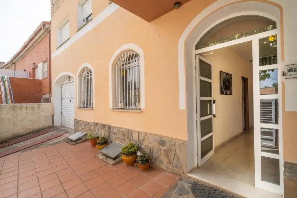 Casa o chalet en venta en Flix con Calefacción, Piscina y Amueblado