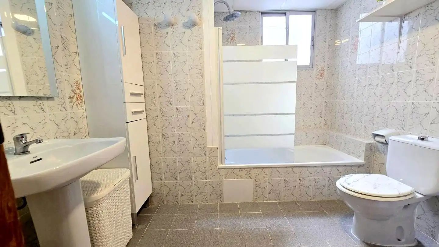 Bathroom of Flat for rent in Gandia