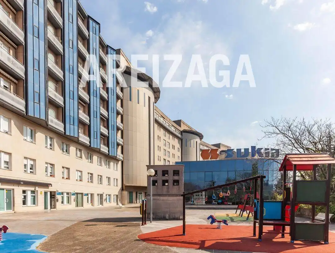 Vista exterior de Piso en venta en Donostia - San Sebastián  con Calefacción, Terraza y Trastero
