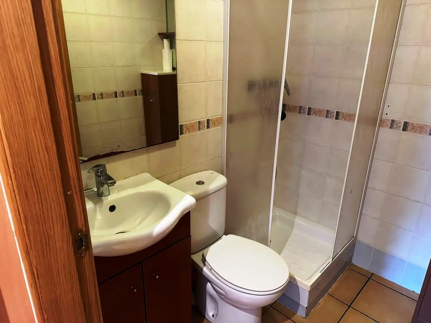 Badezimmer von Wohnung zum Verkauf in Pratdip mit Klimaanlage und Terrasse