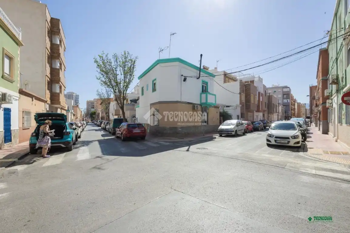Vista exterior de Piso en venta en Almería