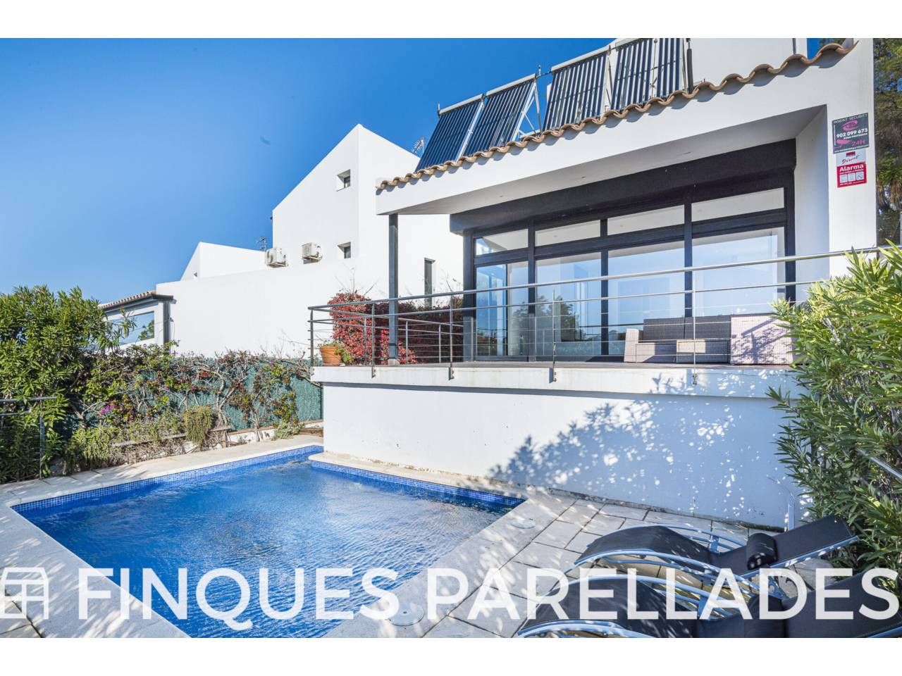 Vista exterior de Casa o xalet en venda en Sitges amb Aire condicionat, Calefacció i Terrassa