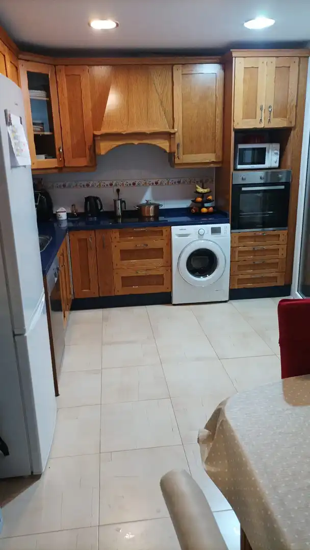 Cuina de Casa adosada en venda en La Línea de la Concepción amb Aire condicionat, Jardí privat i Terrassa
