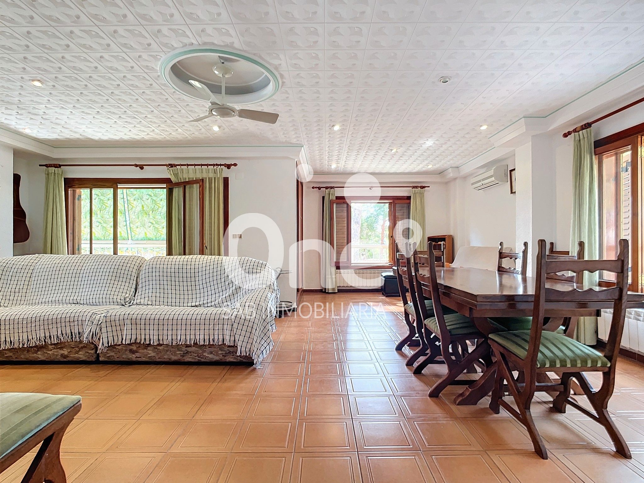 Sala d'estar de Casa o xalet en venda en Torrent amb Aire condicionat, Jardí privat i Terrassa