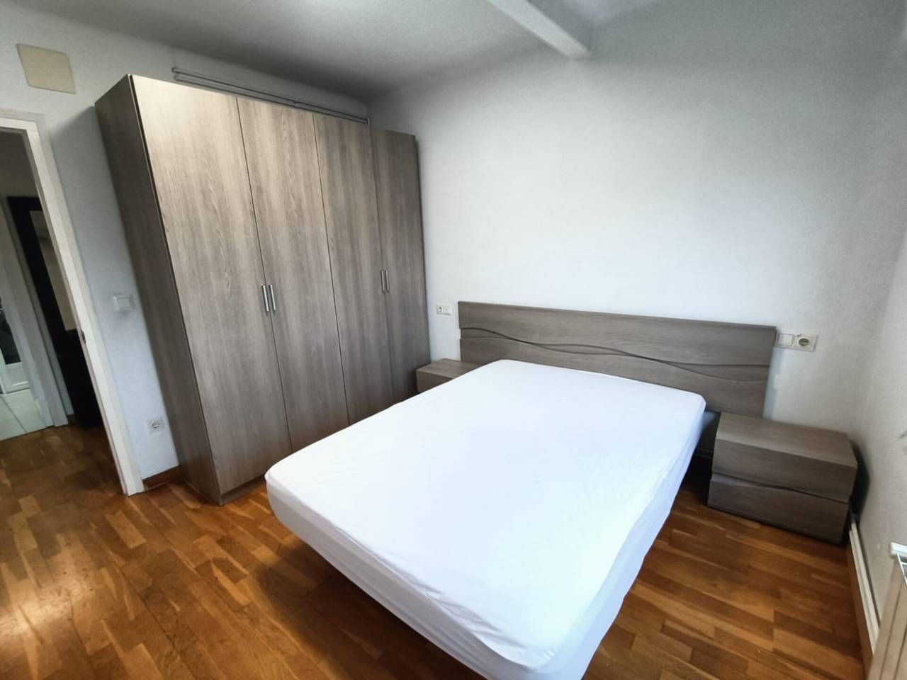 Dormitori de Pis en venda en Girona Capital amb Calefacció, Parquet i Balcó