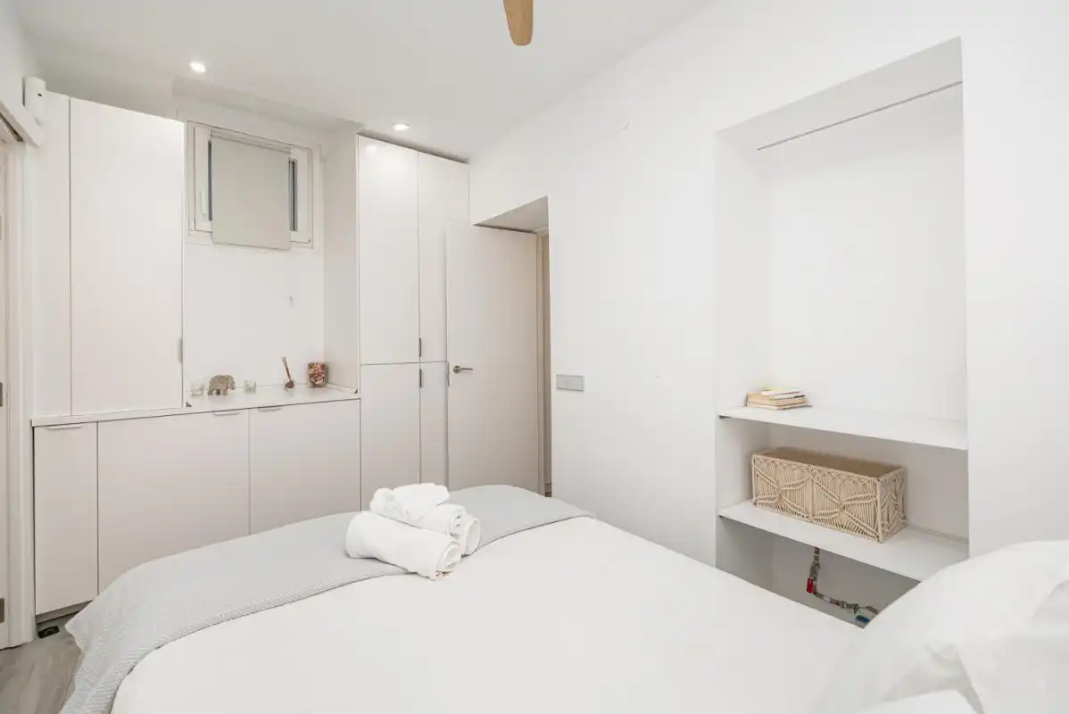 Dormitori de Planta baixa en venda en Madrid amb Aire condicionat, Calefacció i Moblat
