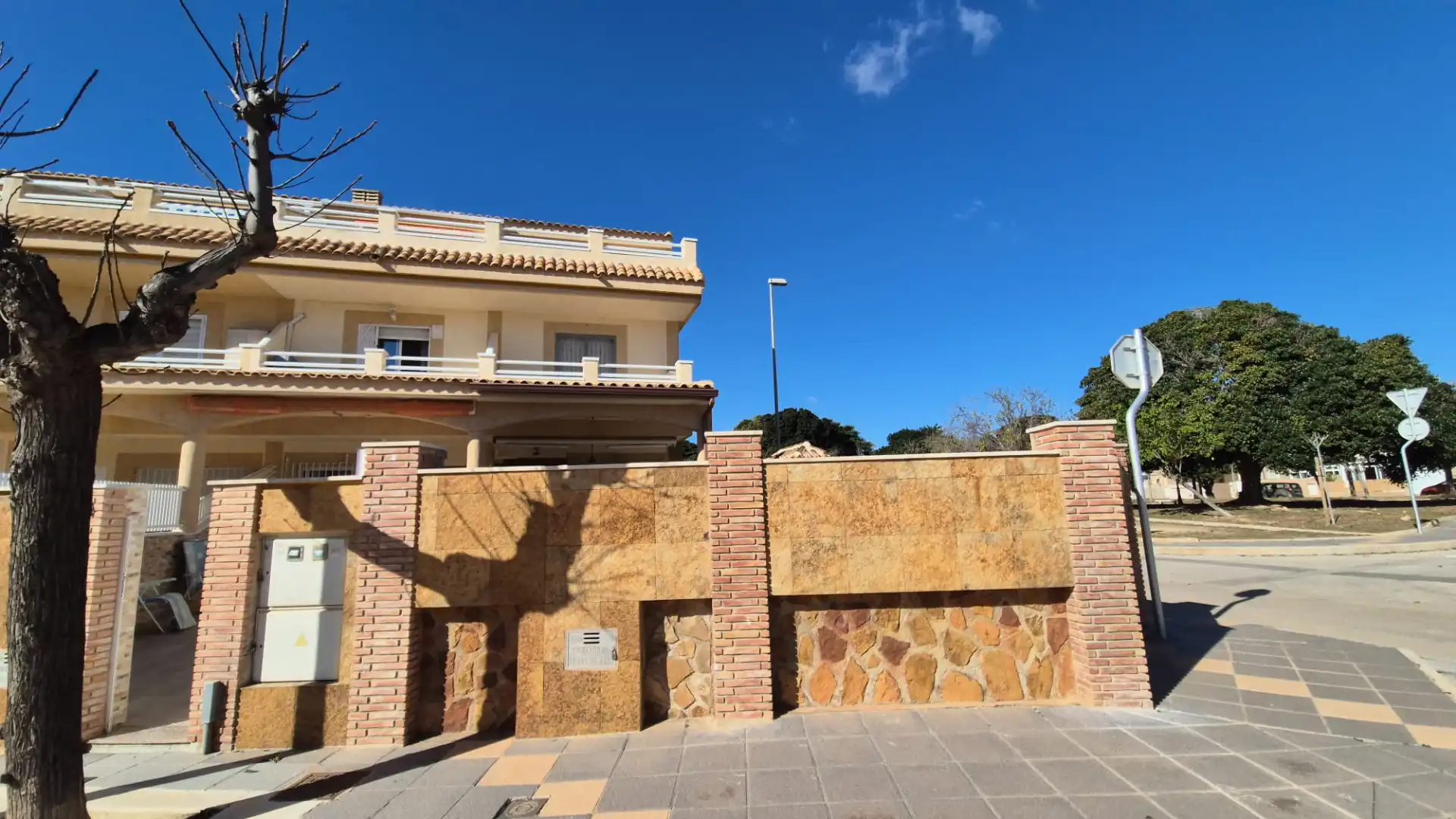 Vista exterior de Casa adosada en venta en Pilar de la Horadada con Aire acondicionado, Terraza y Amueblado