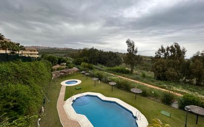 Piscina de Apartament en venda en Manilva amb Terrassa, Moblat i Piscina comunitària