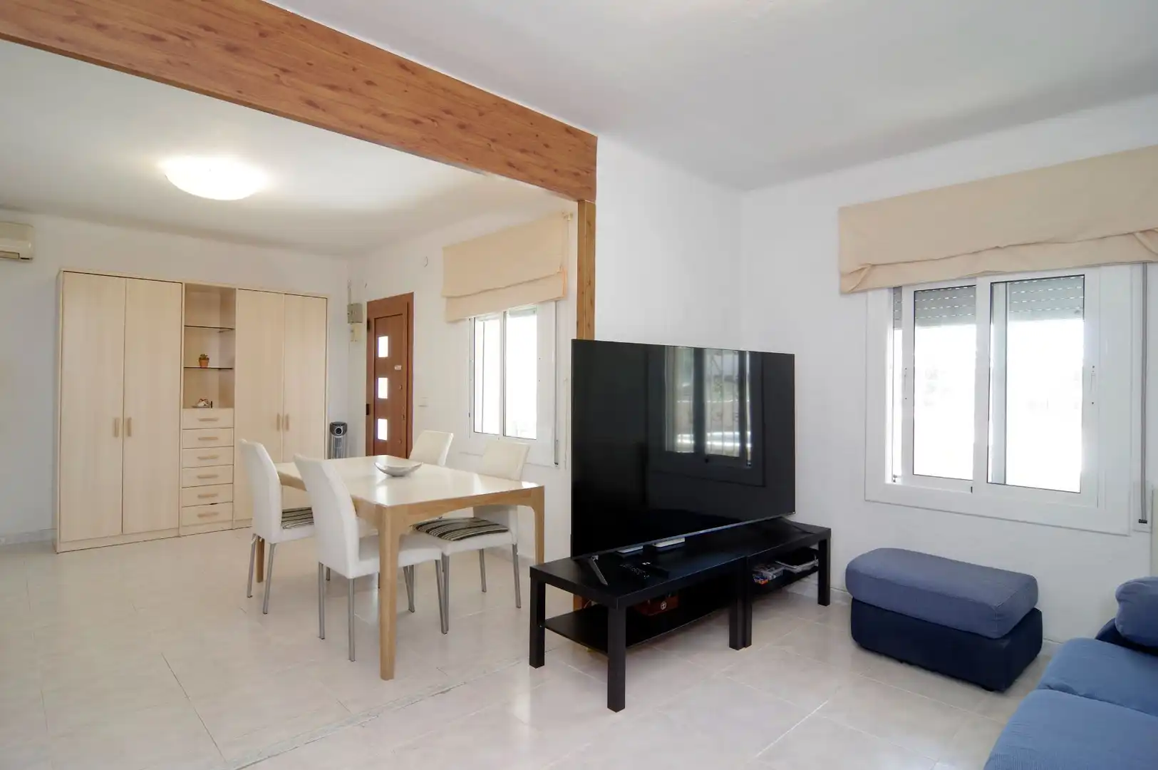 Sala d'estar de Casa o xalet en venda en Sant Vicenç Dels Horts amb Aire condicionat, Calefacció i Jardí privat