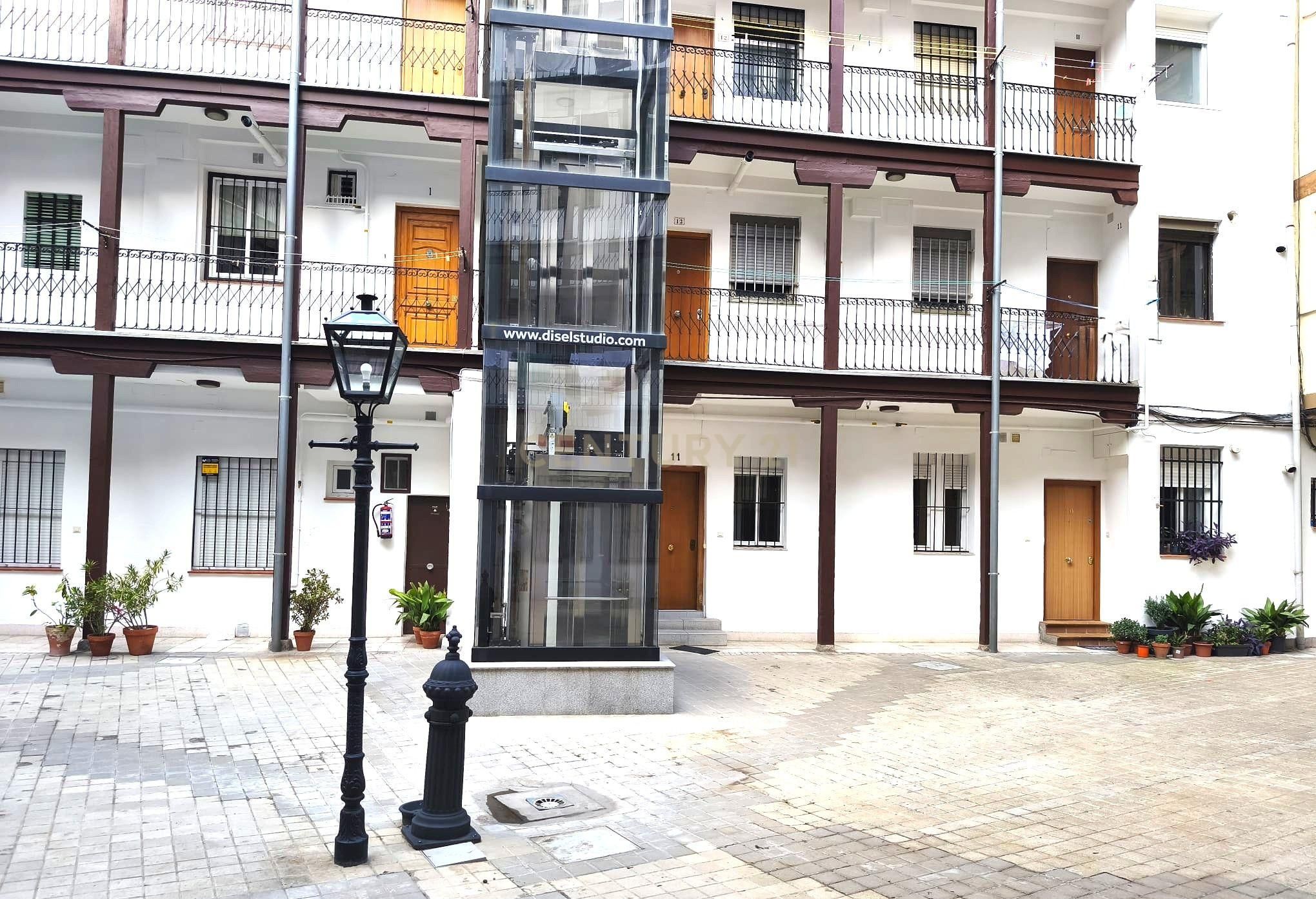 Vista exterior de Apartament en venda en  Madrid Capital amb Forn, Rentadora i Microones