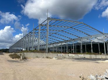 Industrial building to rent in Tui