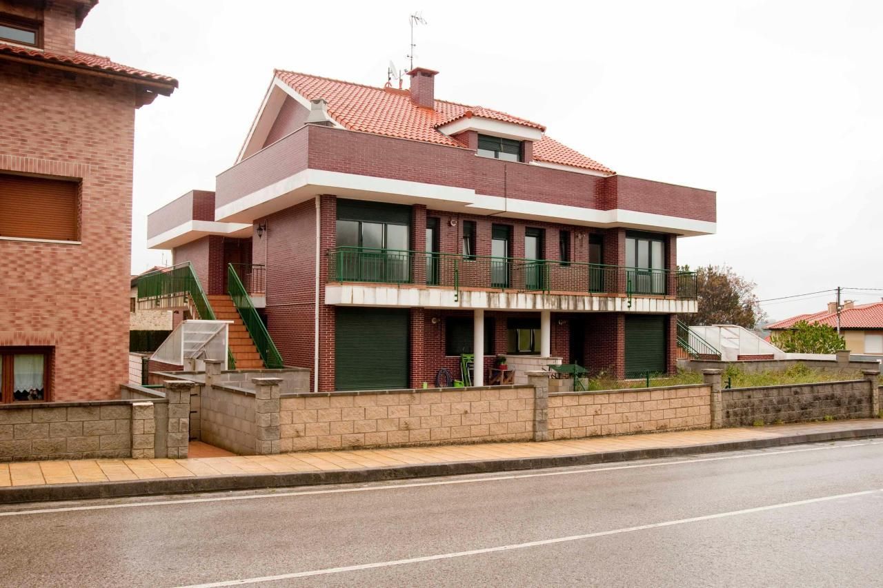 Exterior view of Garage for sale in Miengo