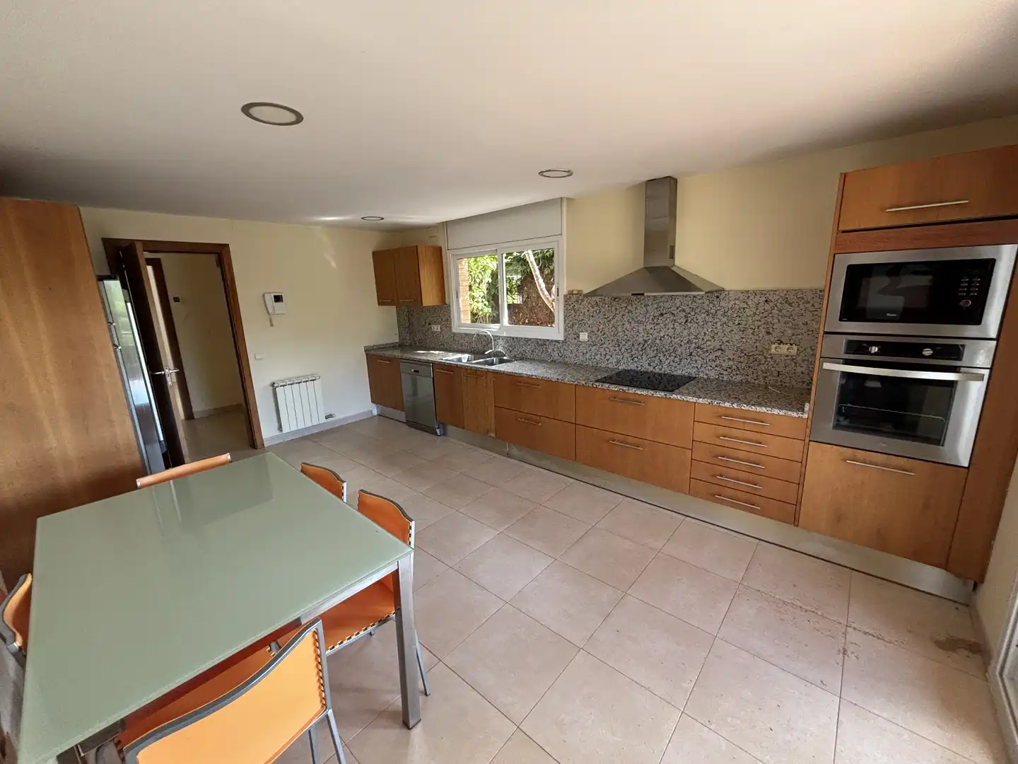 Cuina de Casa o xalet en venda en Arenys de Mar amb Aire condicionat, Calefacció i Jardí privat