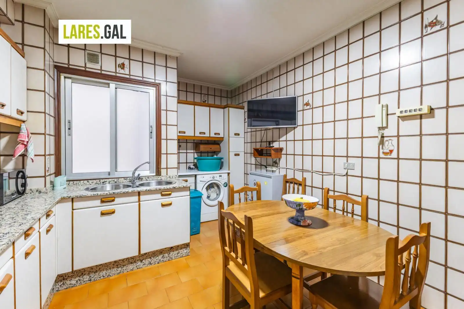 Cocina de Piso en venta en Cangas  con Calefacción, Terraza y Trastero