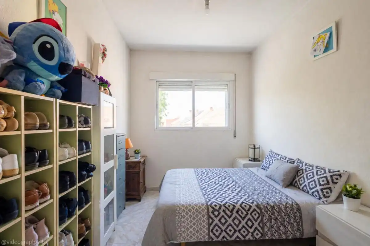 Schlafzimmer von Einfamilien-Reihenhaus zum Verkauf in Paracuellos de Jarama mit Klimaanlage, Heizung und Privatgarten