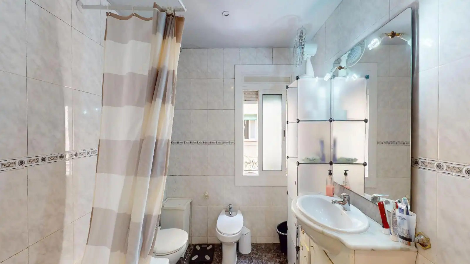 Baño de Ático en venta en Barcelona con Aire acondicionado, Terraza y Amueblado