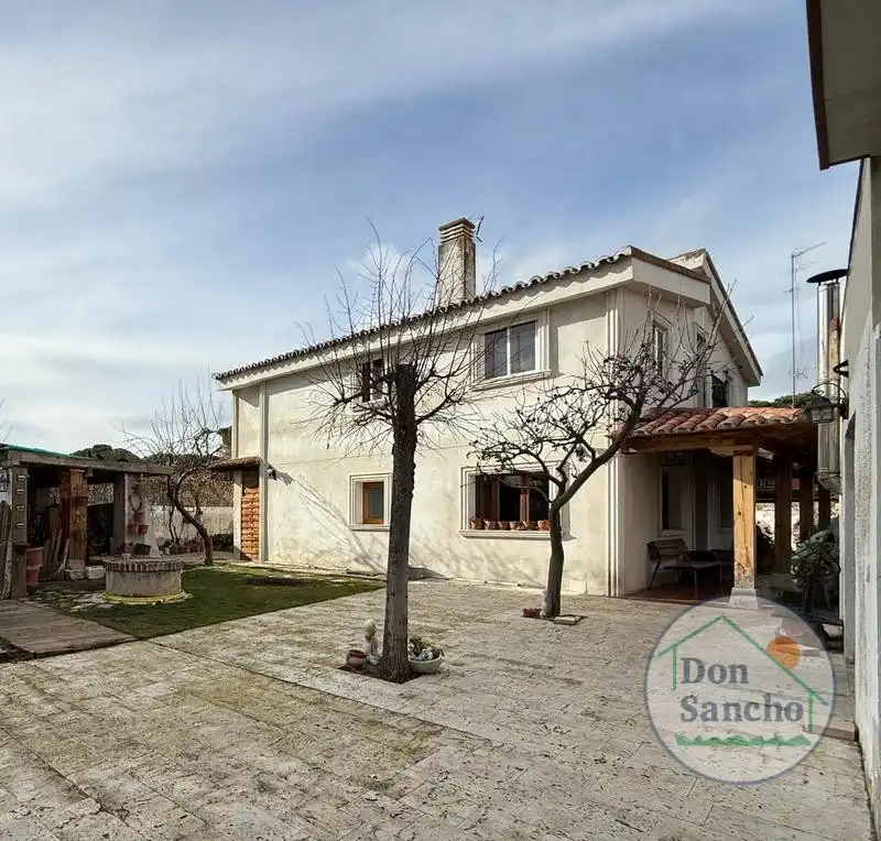 Vista exterior de Casa o xalet en venda en Valladolid amb Calefacció, Traster i Piscina