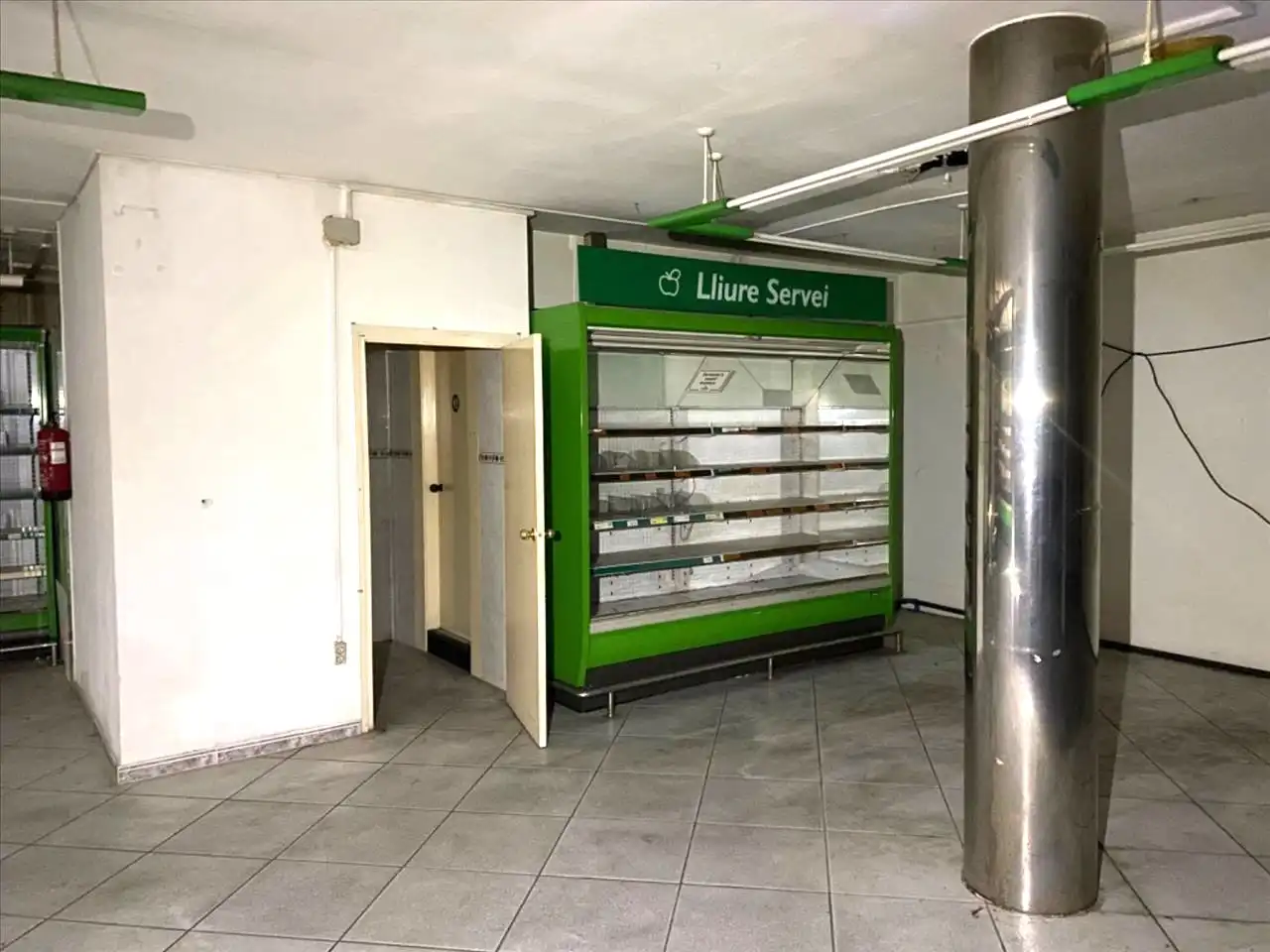 Business premises for sale in Carrer de l'Alcalde Armengou, imagen 11